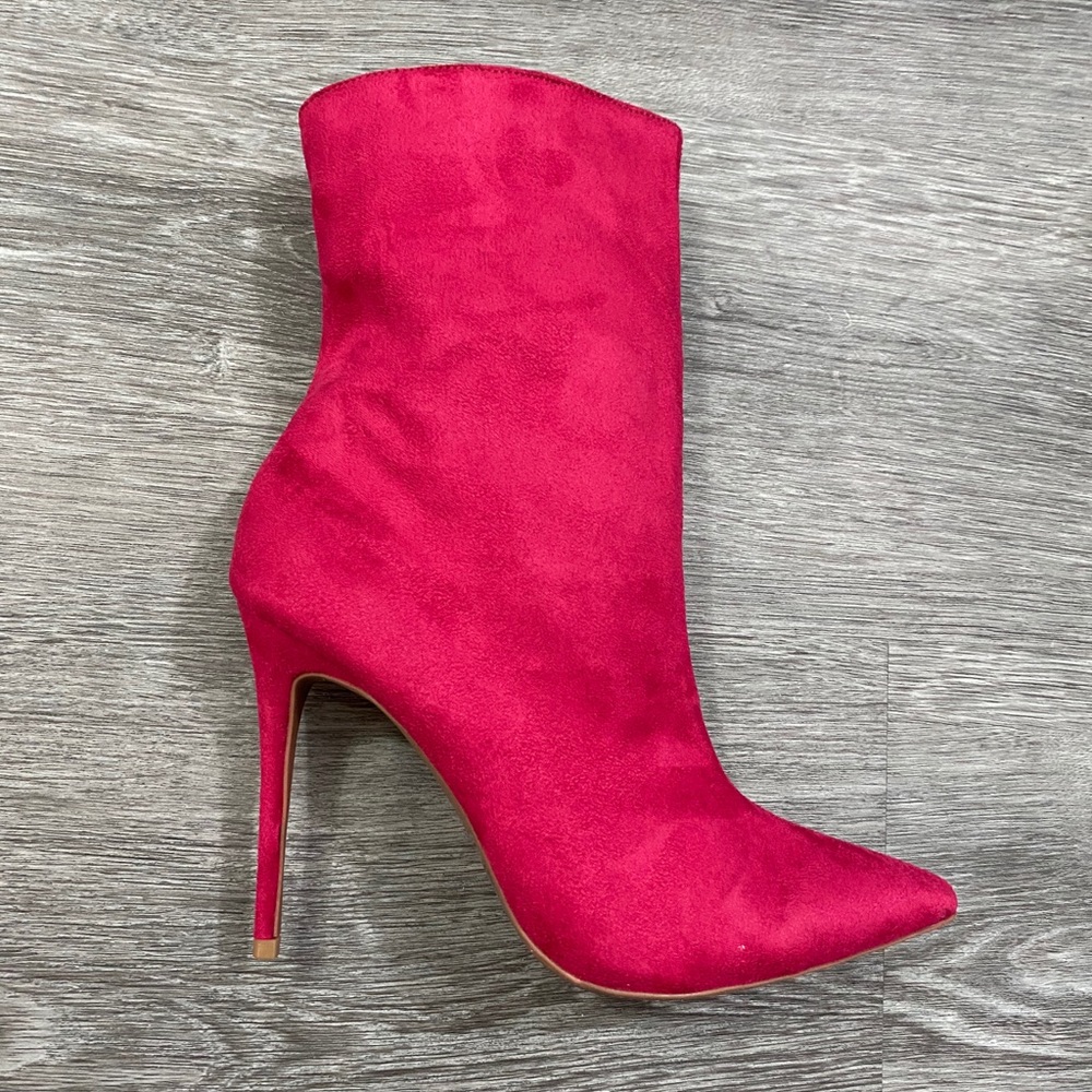 Suede Magenta pointed toe heeled boots pink